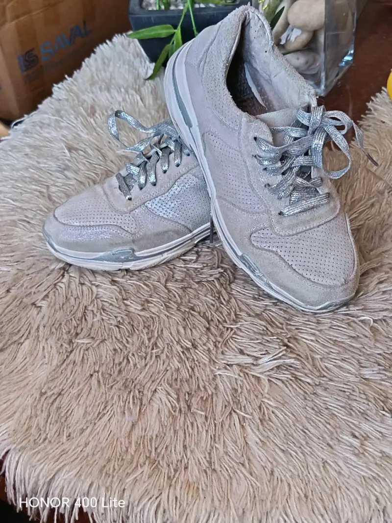 Zapatillas deportivas grises para mujer en buen estado - 3