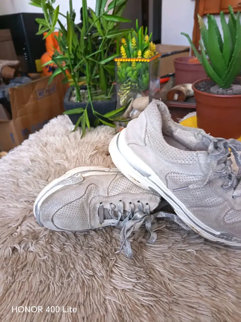 Zapatillas deportivas grises para mujer en buen estado - 5