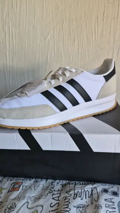 Zapatillas Adidas Run 70s 2.0 blancas y negras - miniatura 1