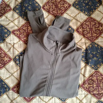 Conjunto deportivo gris con chaqueta y pantalón - miniatura 1