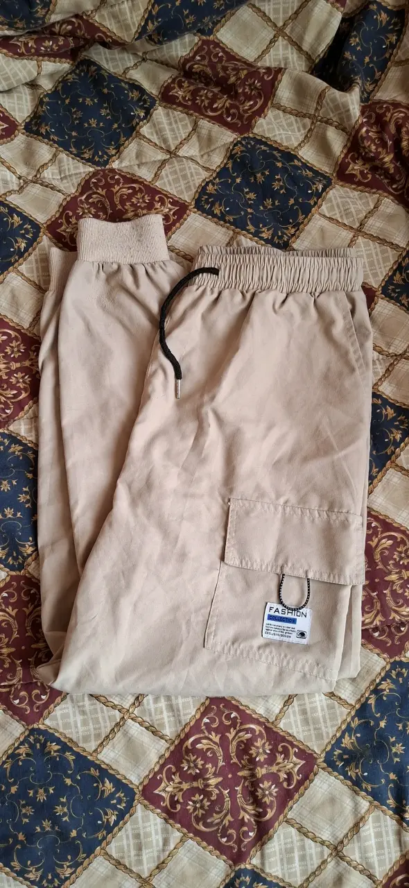 Conjunto deportivo gris con chaqueta y pantalón - 4