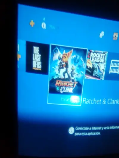 Consola PlayStation 4 con dos controles - miniatura 2
