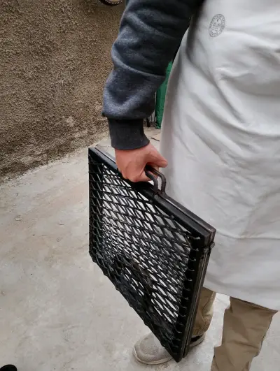 Parrilla portátil de acero para asados - miniatura 3