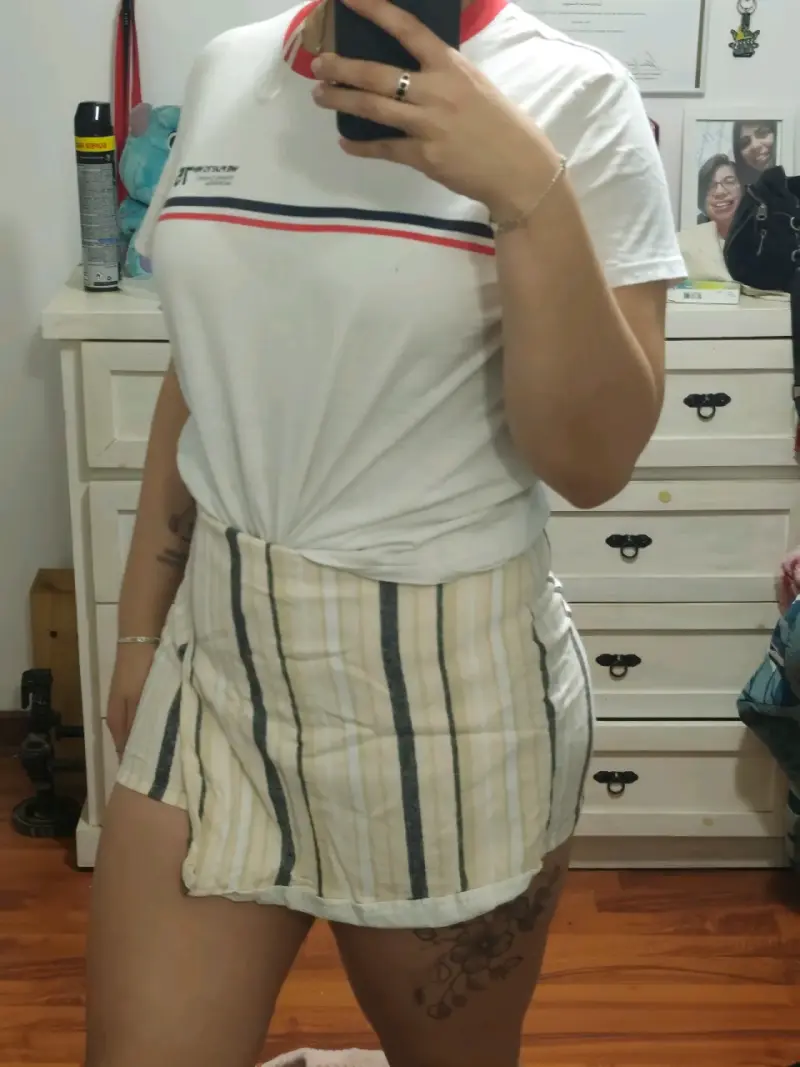 Falda corta a rayas beige y negro - 2