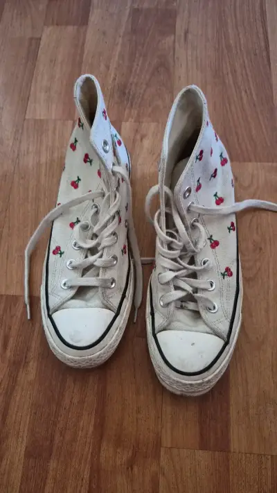 Zapatillas Converse Chuck Taylor con diseño de cerezas - miniatura 1