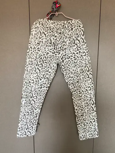 Pantalones de mujer con estampado animal print - miniatura 1