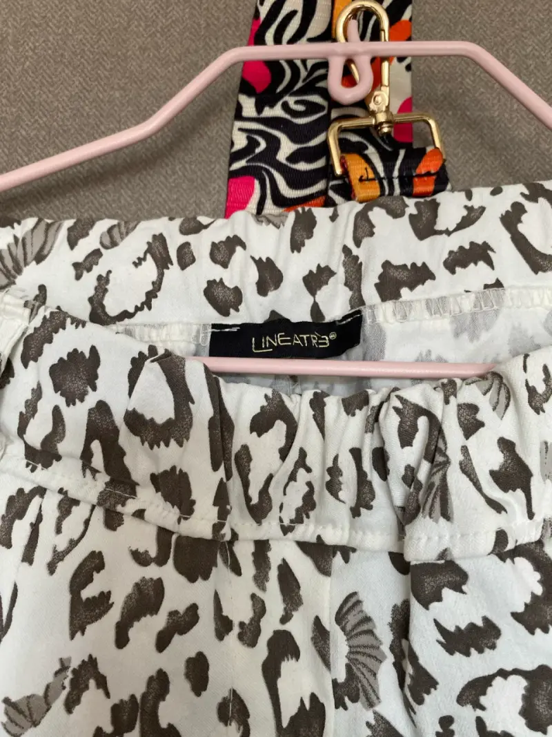 Pantalones de mujer con estampado animal print - 3