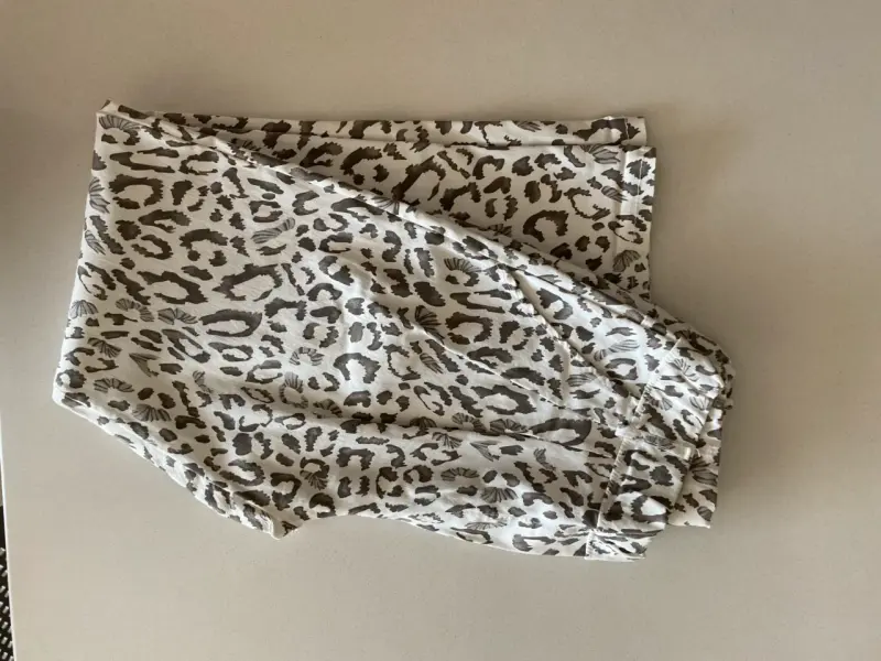 Pantalones de mujer con estampado animal print - 4