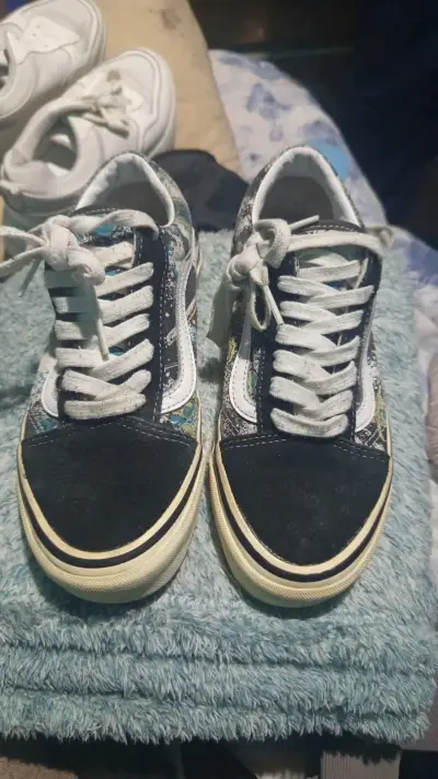 Zapatillas Vans Old Skool negras con diseño - miniatura 1