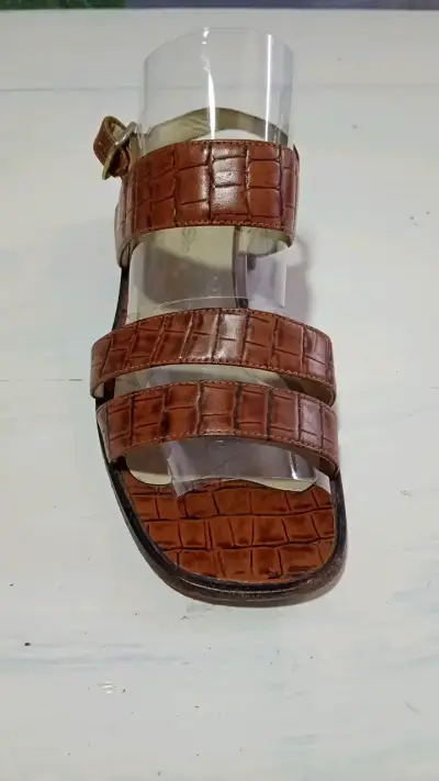 Sandalias de cuero marrón con tacón bajo - miniatura 1