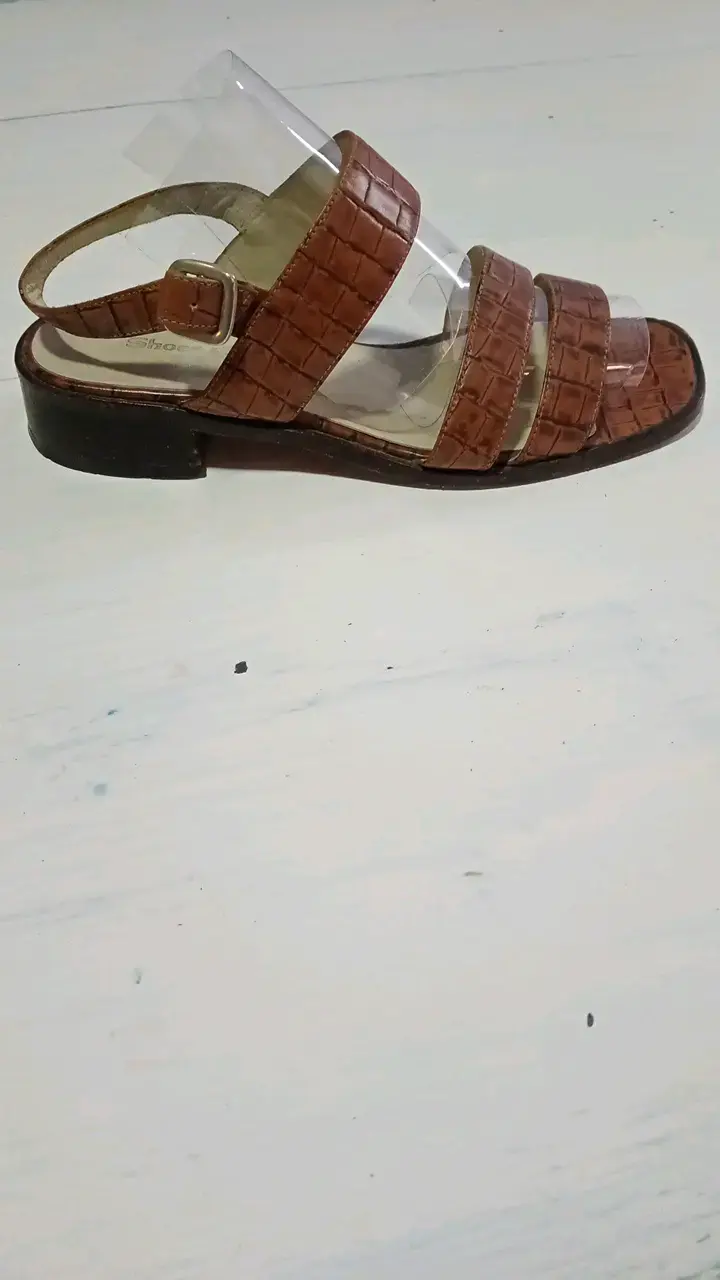 Sandalias de cuero marrón con tacón bajo - 2