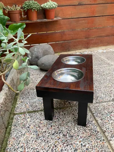 Comedero doble elevado para mascotas de madera - miniatura 1