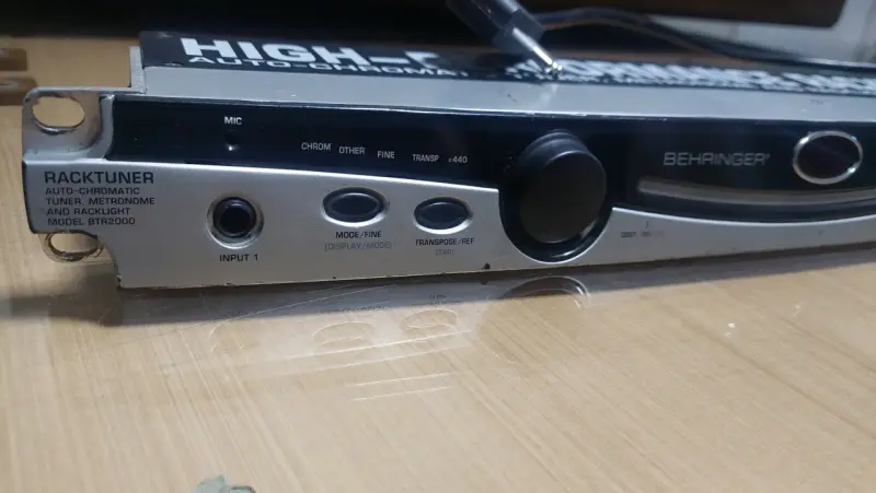 Racktuner Behringer BTR2000 afinador con Metronomo - 2