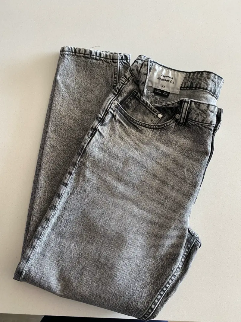 Jeans grises de mezclilla para hombre - 2