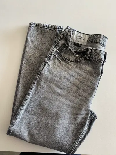 Jeans grises de mezclilla para hombre - miniatura 2