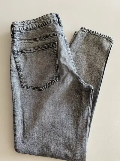 Jeans grises de mezclilla para hombre - miniatura 4