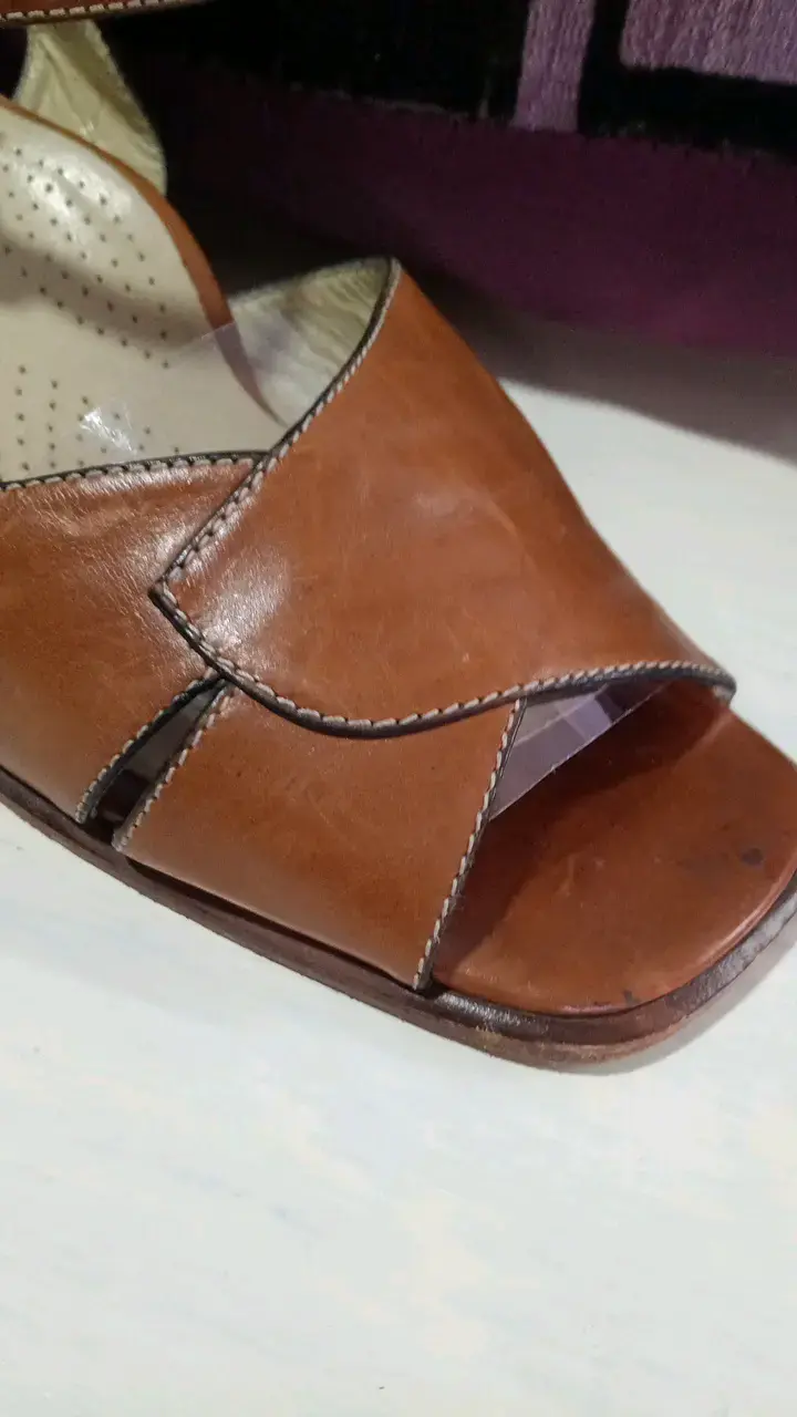 Sandalias de cuero marrón con tacón - 3