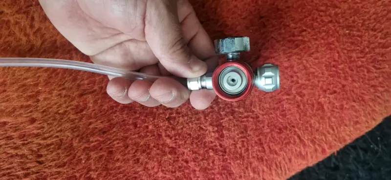 Regulador de CO2 con manómetro y válvula - 2