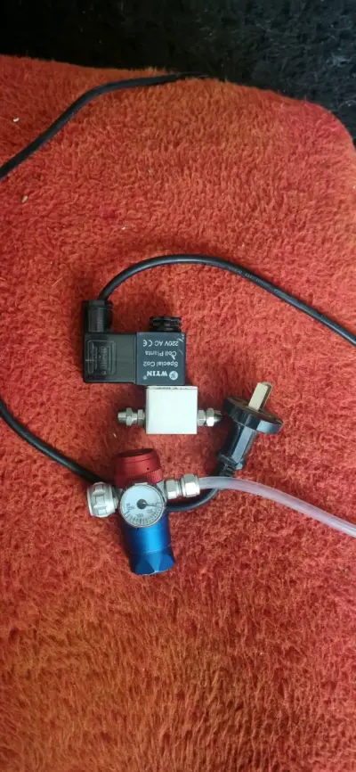 Regulador de CO2 con manómetro y válvula - miniatura 5