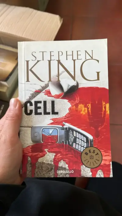 Libro 'Cell' de Stephen King en buen estado - miniatura 1