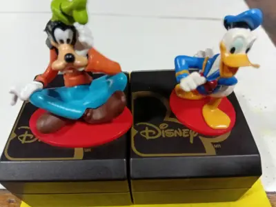 Figuras coleccionables Disney de Donald y Goofy - miniatura 6
