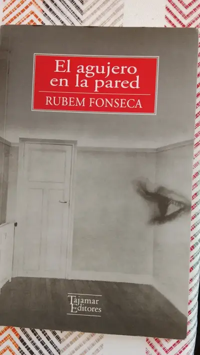 Libro 'El agujero en la pared' de Rubem Fonseca - miniatura 1