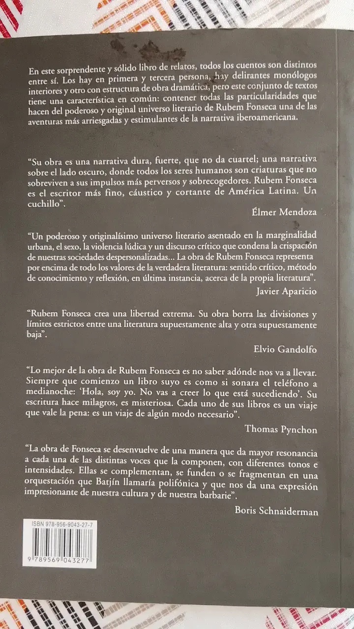 Libro 'El agujero en la pared' de Rubem Fonseca - 3