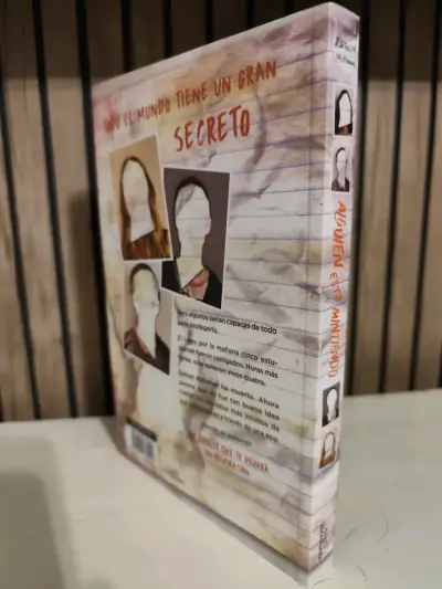 Libro 'Alguien Está Mintiendo' de Karen M. McManus - miniatura 2