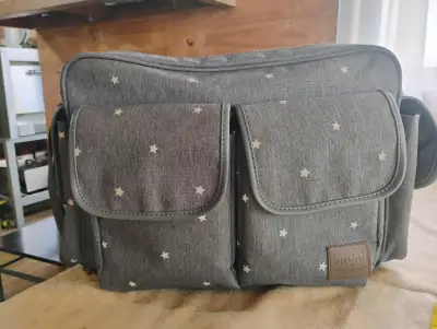 Bolso maternal gris con estrellas Infanti - miniatura 1