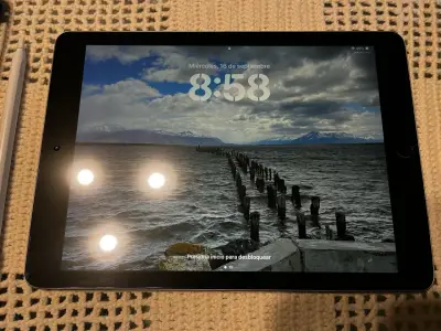 iPad 6ta gen + funda y lápiz en buen estado - miniatura 3