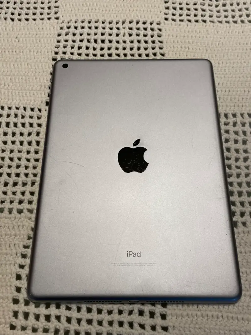 iPad 6ta gen + funda y lápiz en buen estado - 4