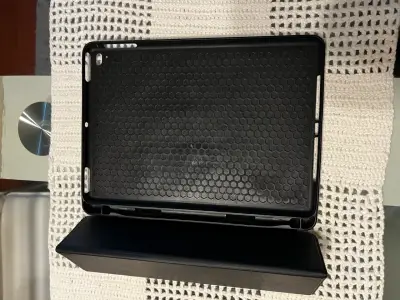 iPad 6ta gen + funda y lápiz en buen estado - miniatura 5