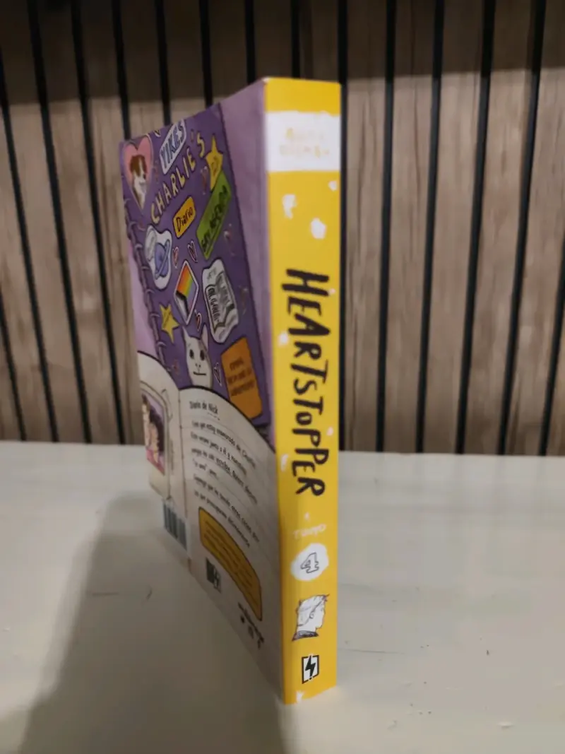 Libro Heartstopper Tomo 4 de Alice Oseman - 2