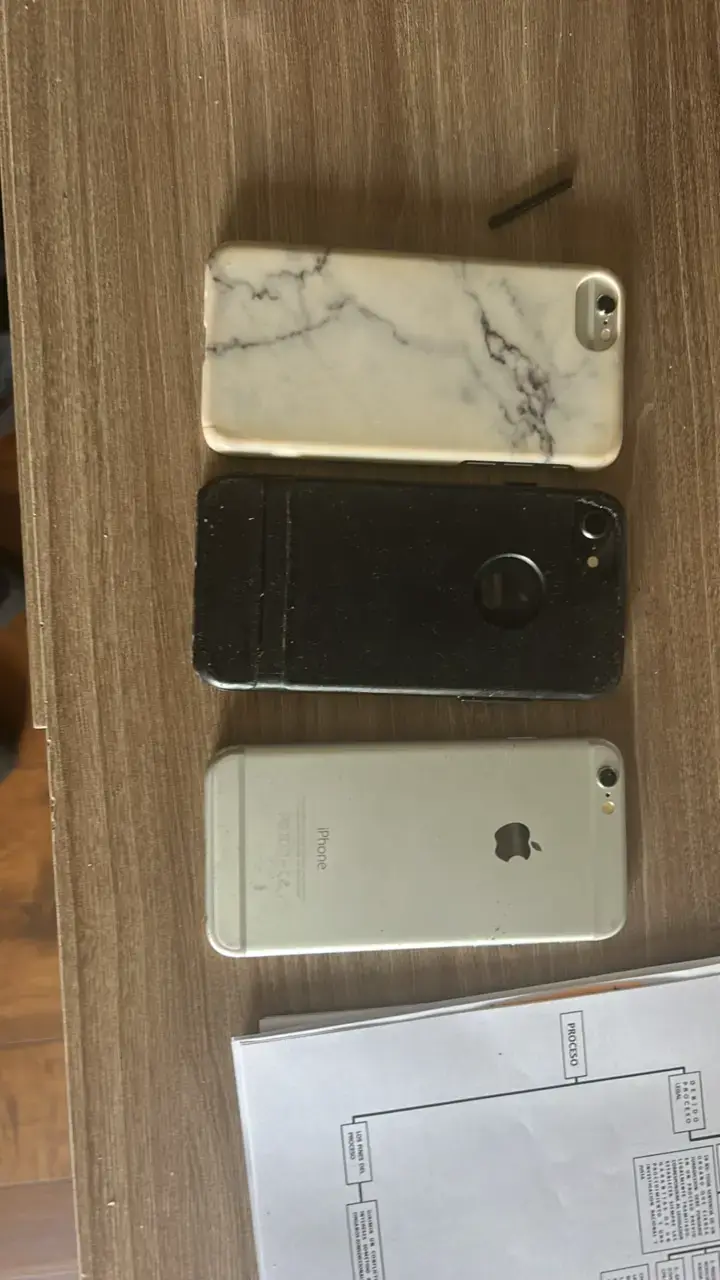 Lote de iPhones para reparación o repuestos - 2