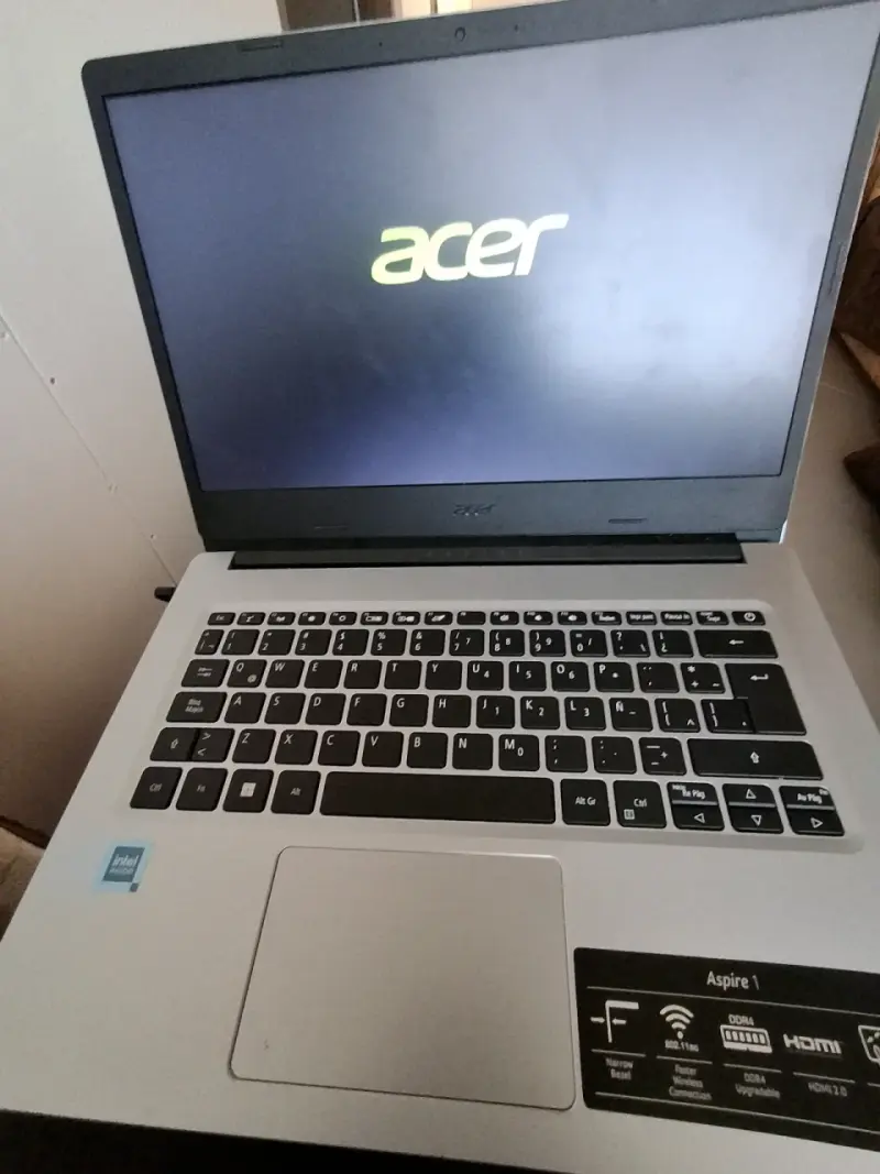 Laptop Acer Aspire 1 con Intel Celeron - 4