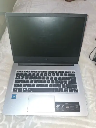 Laptop Acer Aspire 1 con Intel Celeron - miniatura 5