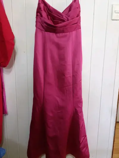 Vestido largo fucsia con tirantes - miniatura 1