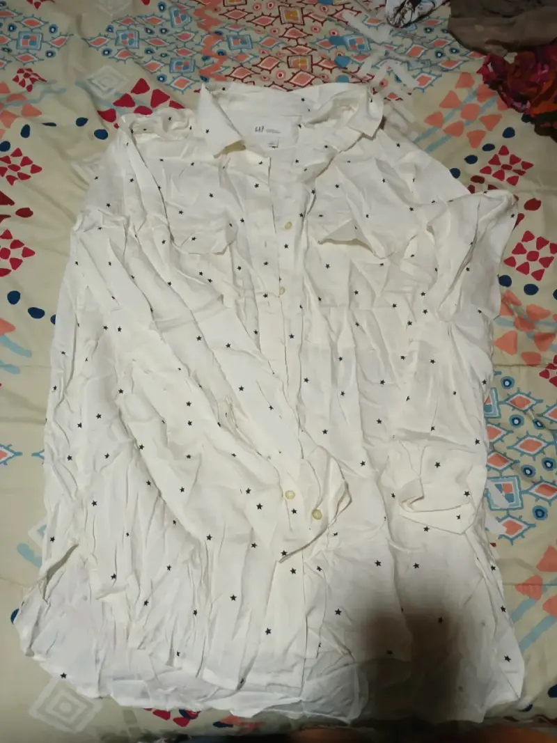 Camisa blanca con estampado de estrellas GAP - 1