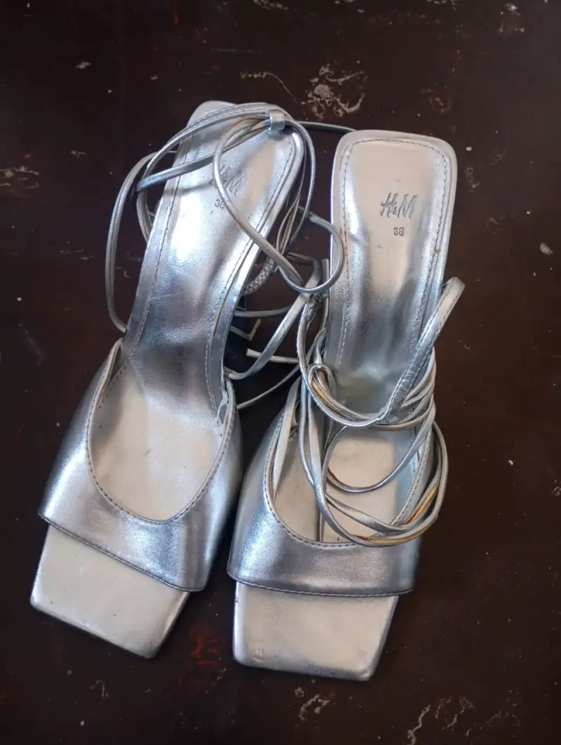 Sandalias plateadas de tacón H&M talla 38