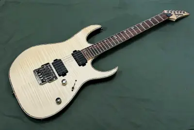 Guitarra eléctrica Ibanez Premium con Case - miniatura 2