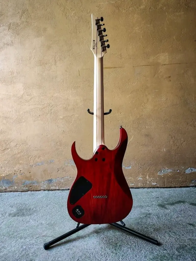 Guitarra eléctrica Ibanez Premium con Case - 6
