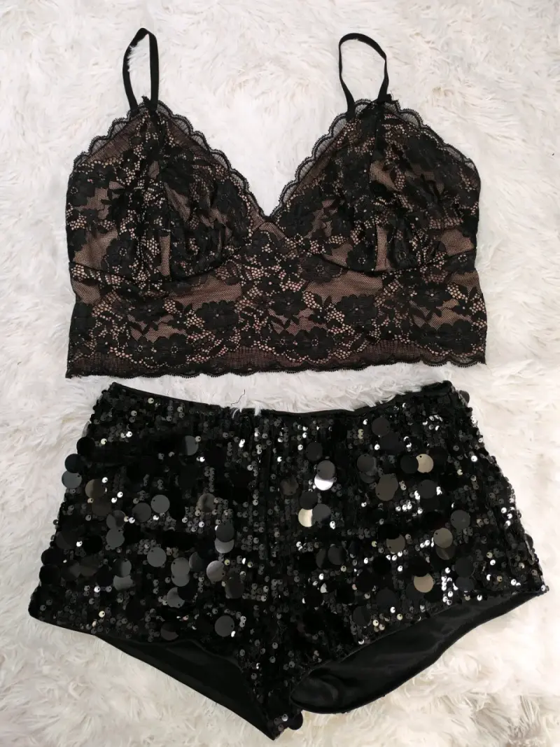Conjunto de encaje y lentejuelas negro elegante - 2