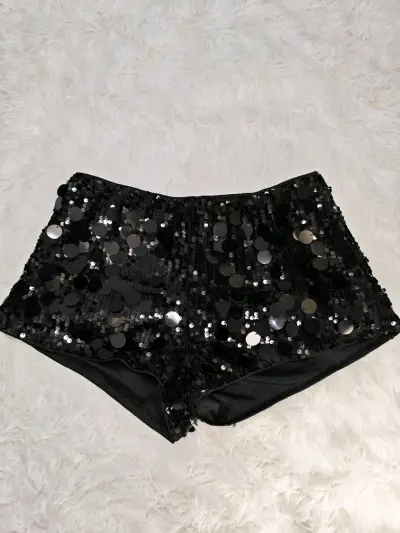 Conjunto de encaje y lentejuelas negro elegante - miniatura 4