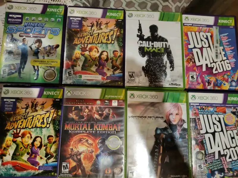 Consola Xbox 360 con juegos variados y accesorios - 2