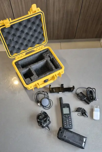 Teléfono Satelital Iridium con Estuche/Accesorios - miniatura 2