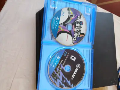 Consola PS4 con juegos GTA V , FIFA 22 y pes 2020 - miniatura 2