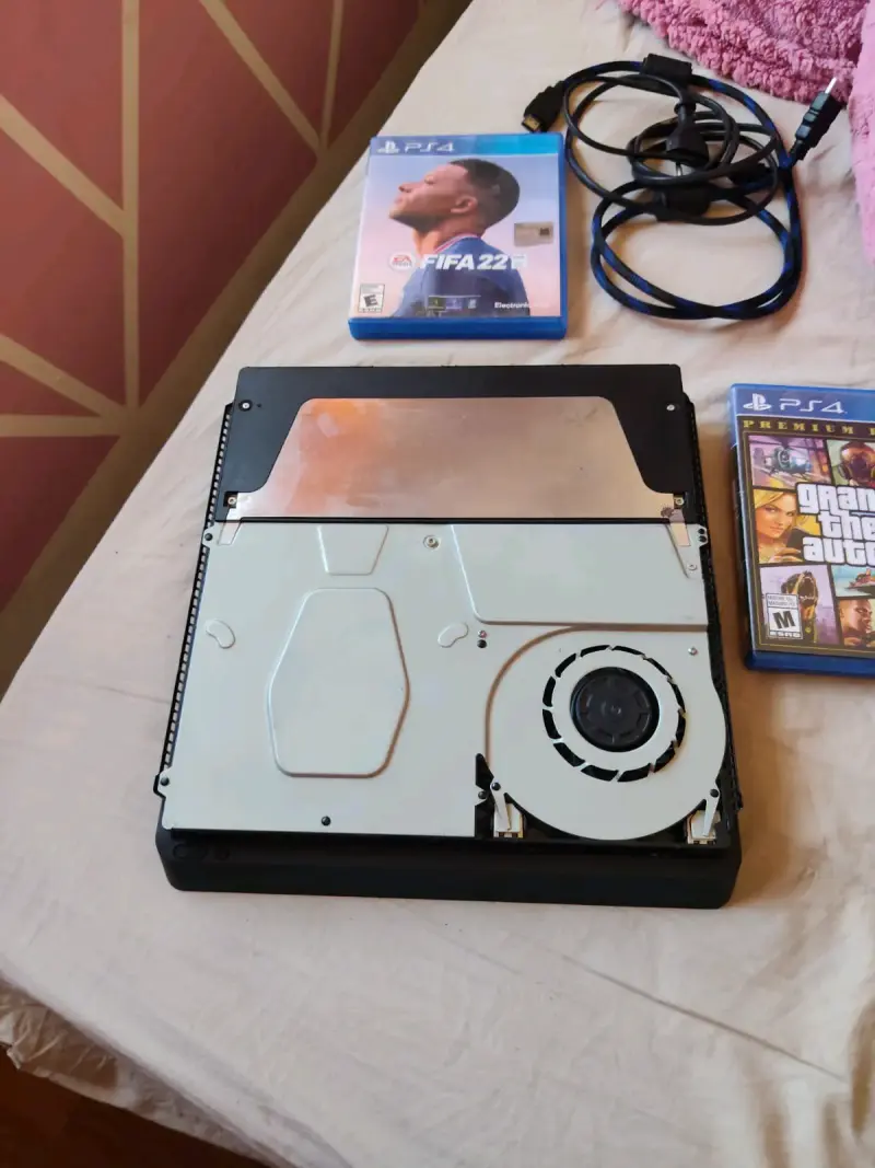 Consola PS4 con juegos GTA V , FIFA 22 y pes 2020 - 4