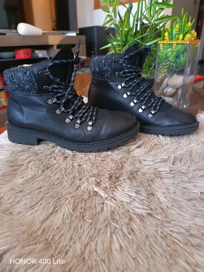 Botines de cuero negro con forro de lana - miniatura 1