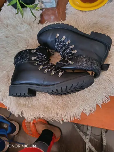 Botines de cuero negro con forro de lana - miniatura 2