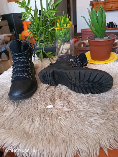 Botines de cuero negro con forro de lana - miniatura 6
